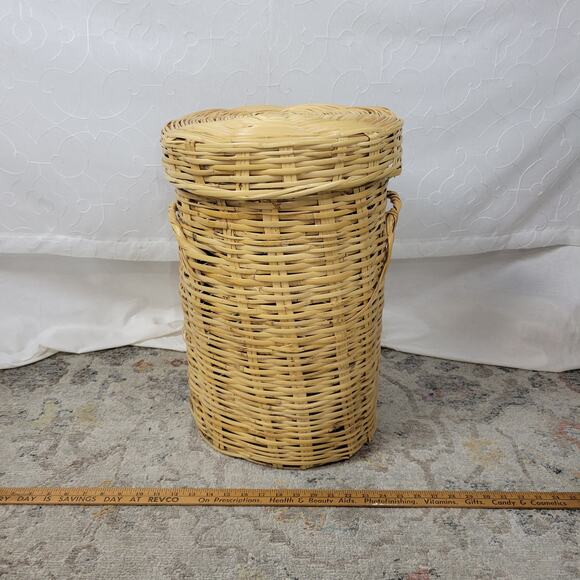 Vintage Handwoven Round Bamboo Wicker Hamper 20x14 Natural Toned Basket with Lid - Picture 15 of 15